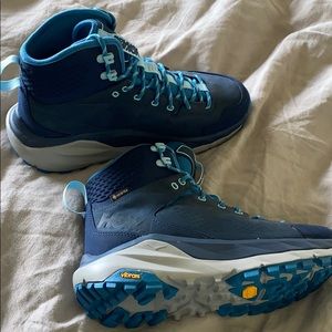 HOKA kaha hiking boots
